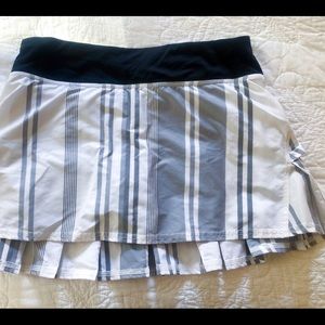 Lululemon tennis/running skirt size 4.